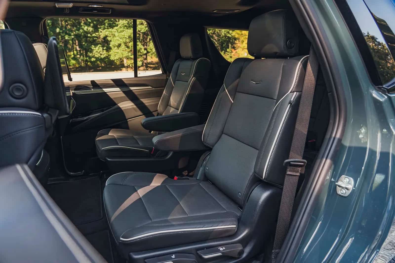 Poltronas individuais da segunda fileira do Cadillac Escalade