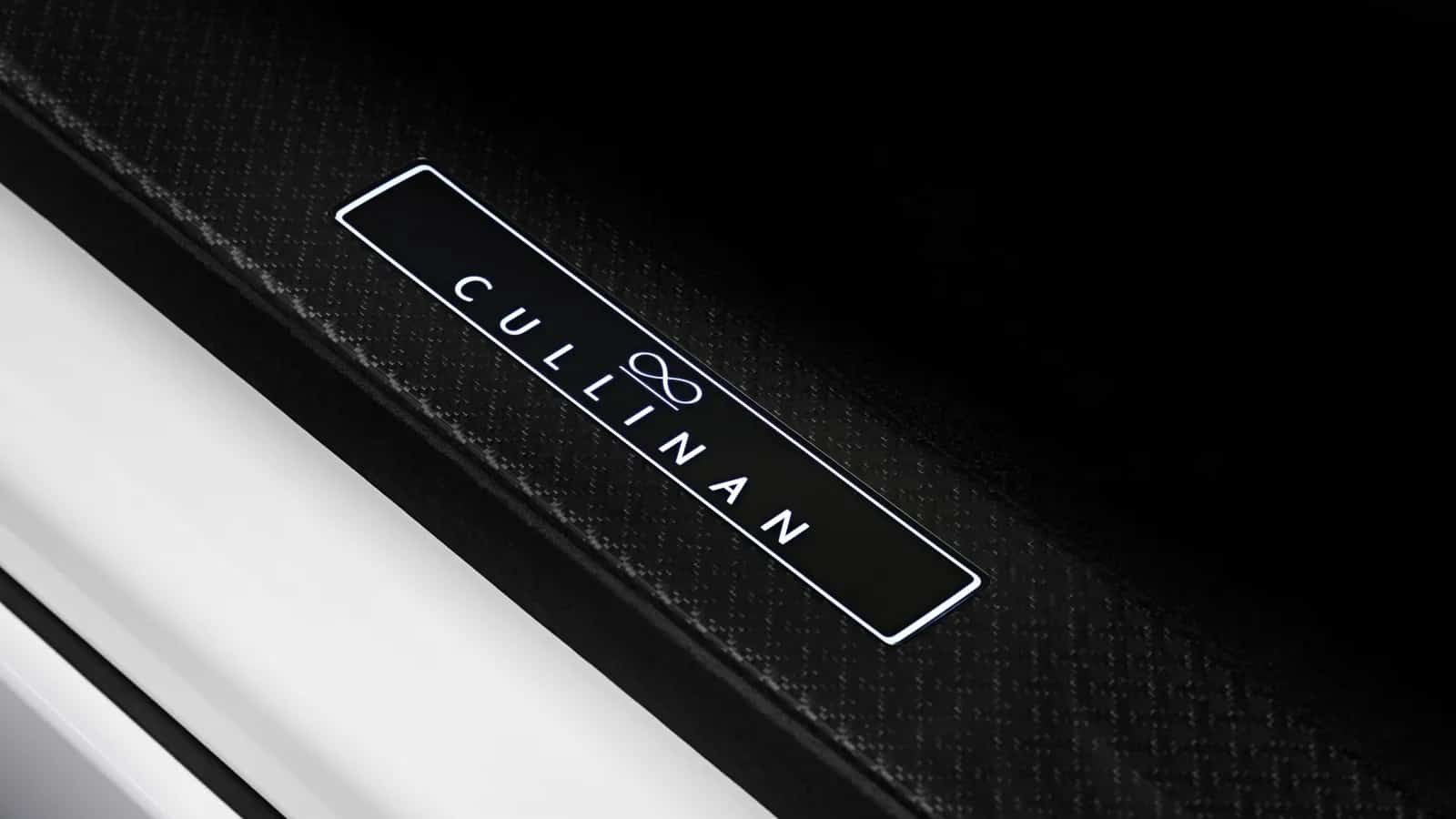 Soleira iluminada do Rolls-Royce Cullinan