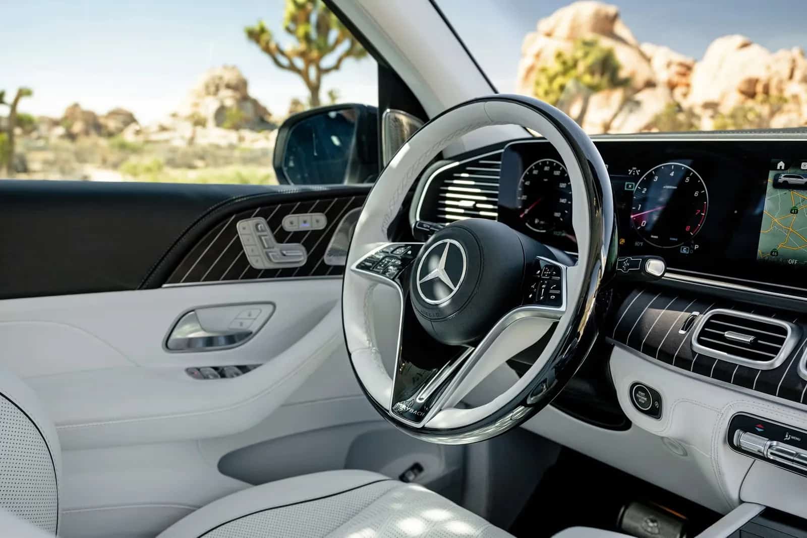 Volante e painel de instrumentos do Mercedes-Maybach GLS
