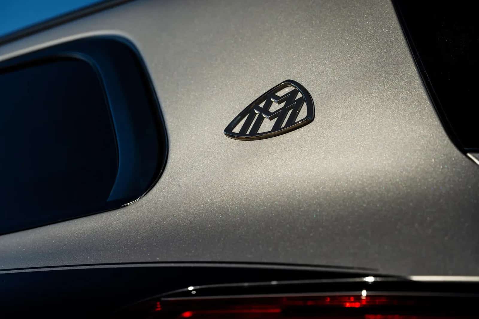 Emblema Maybach na coluna C do GLS