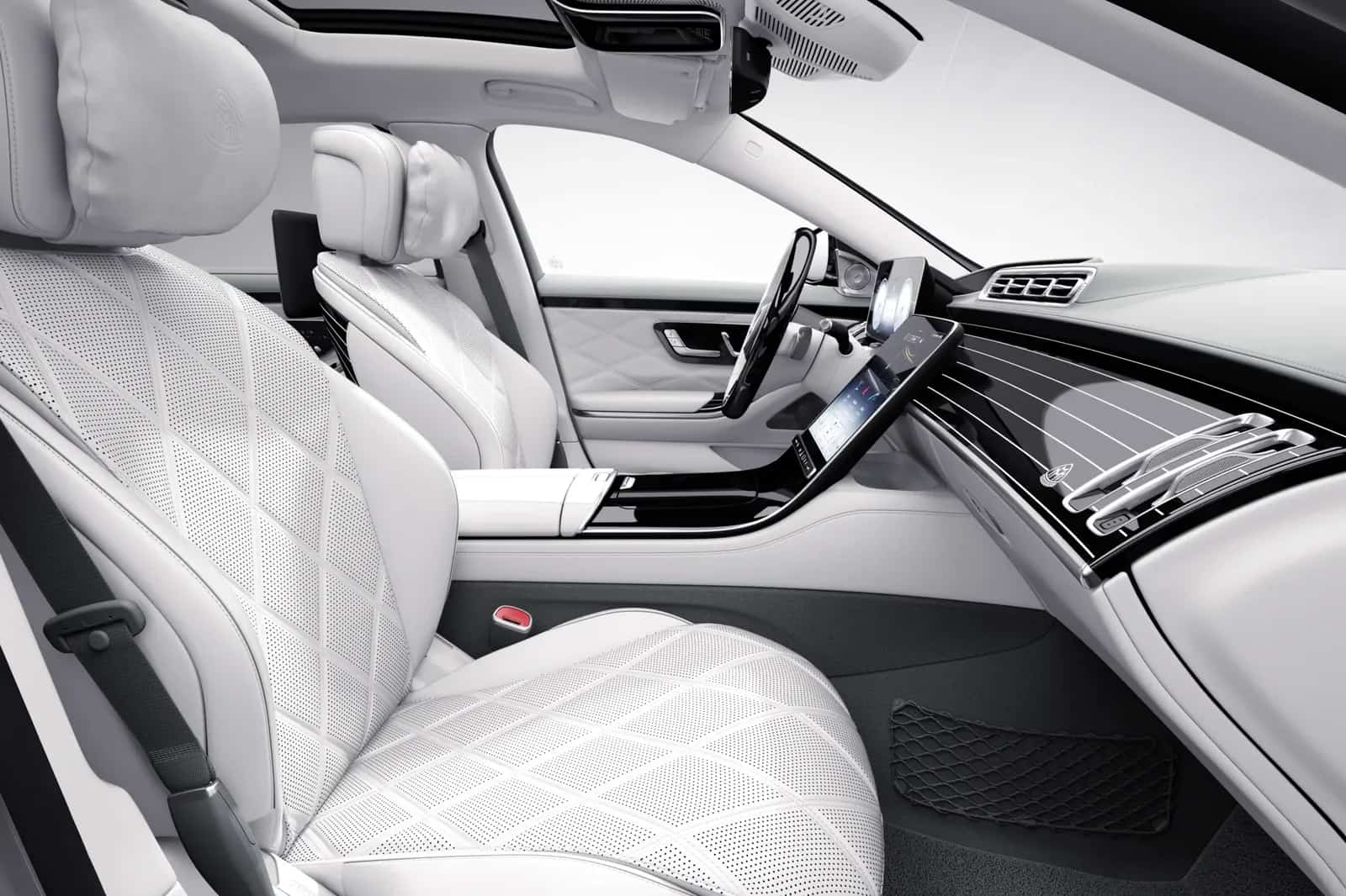 Mercedes-Maybach S-Class کی اگلی مسافر نشست، سفید رضائی نما چمڑے میں