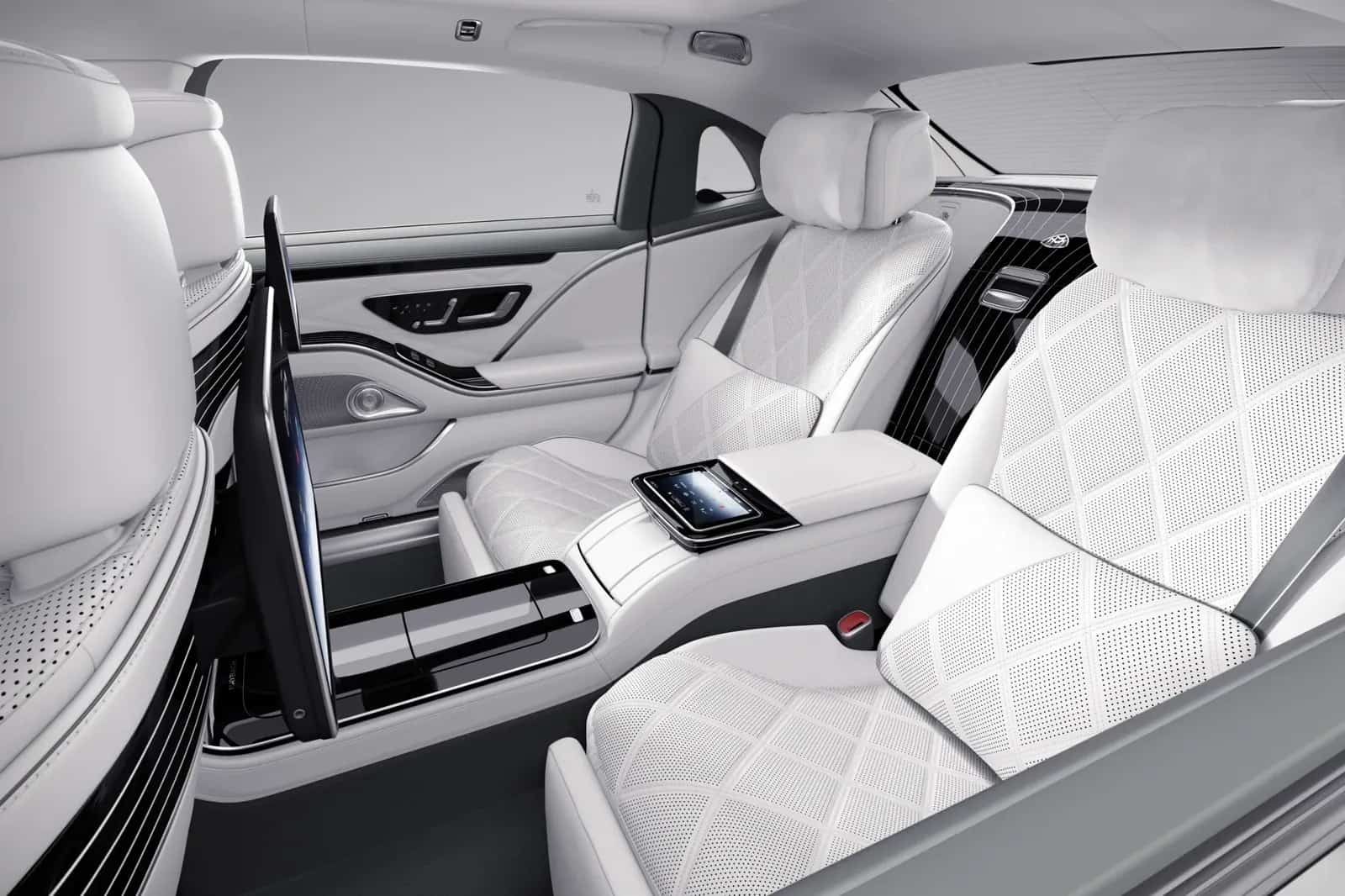 Mercedes-Maybach S-Class کی پچھلی نشستیں، سفید رضائی نما چمڑے میں