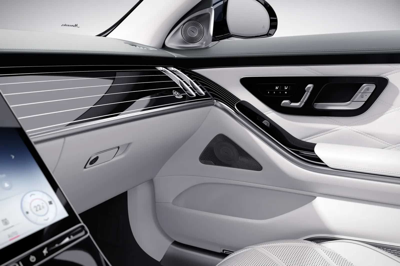 Mercedes-Maybach S-Class کا دروازے کا پینل، ایمبیئنٹ لائٹنگ کے ساتھ