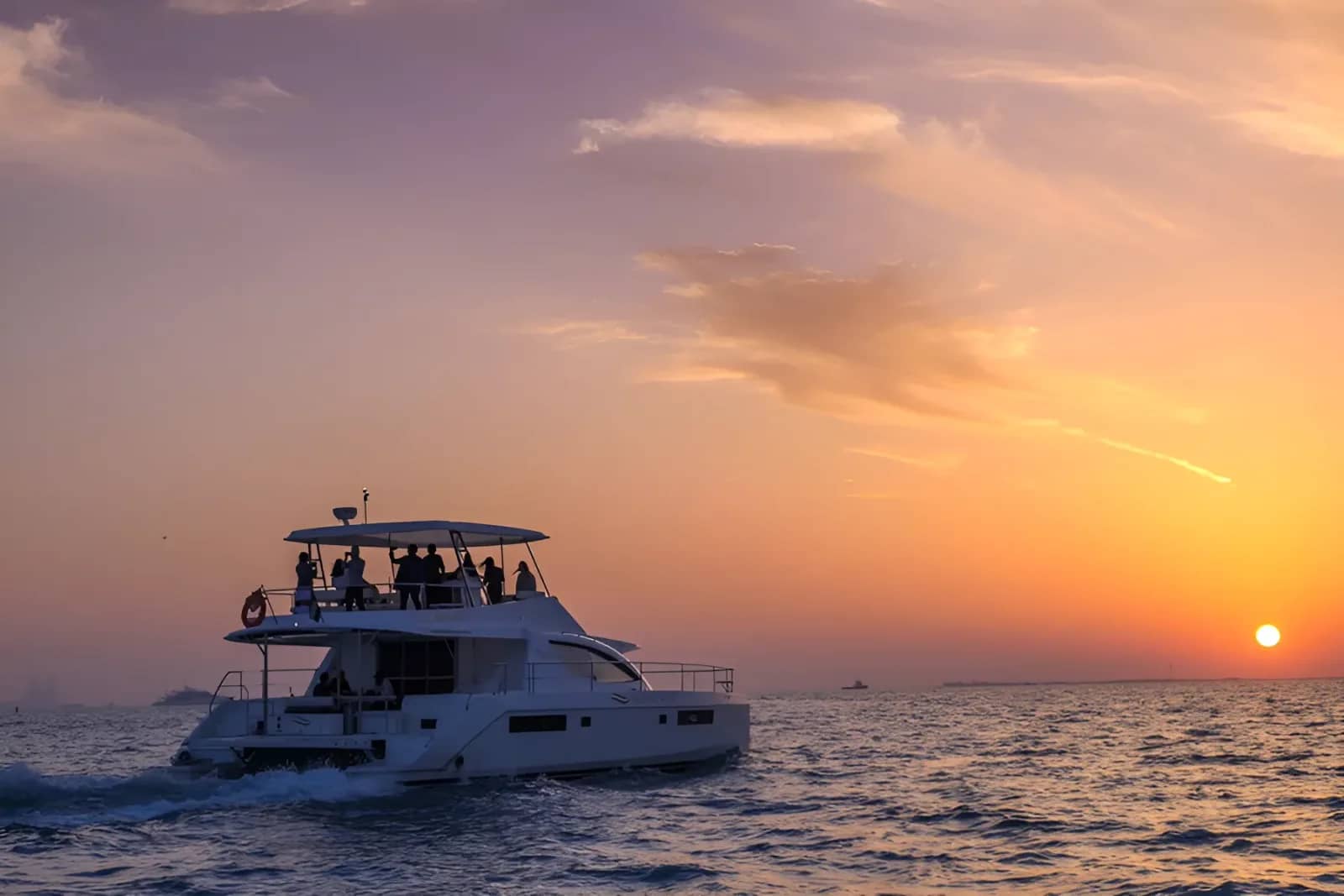 Dubai Marina Luxury Yacht Tour with Breakfast or BBQ Option: Experience Dubai, United Arab Emirates