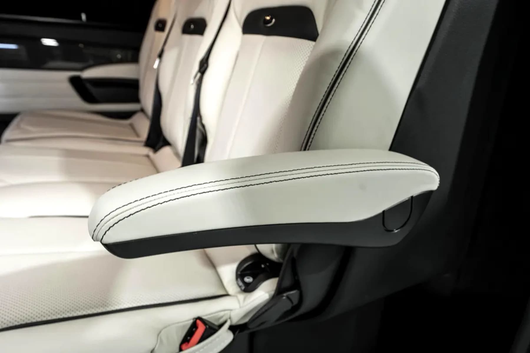 Mercedes-Benz V-Class — detail 16