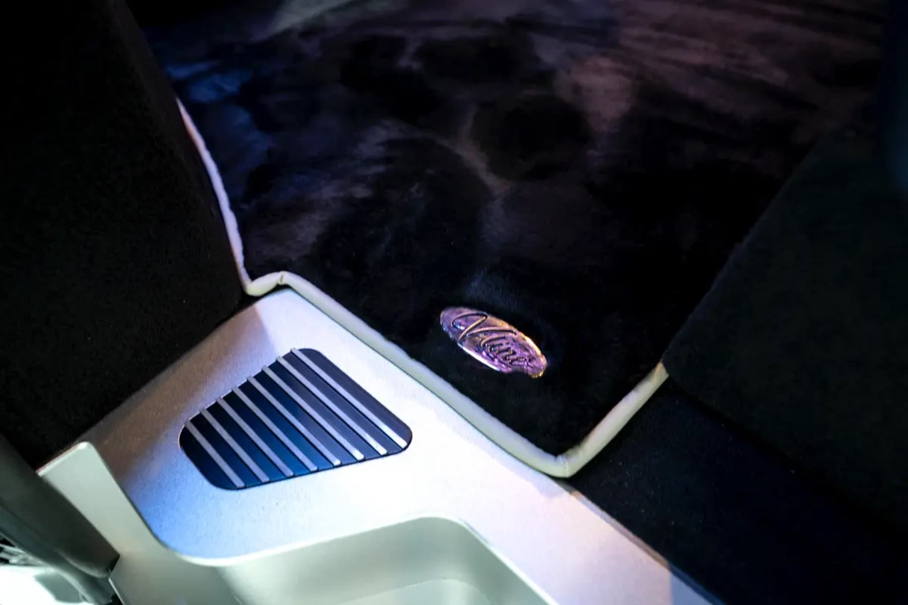 Mercedes-Benz V-Class — detail 17